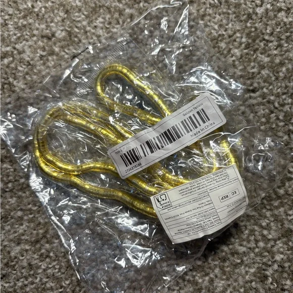 Elegant Gold Choker Necklace - Picture 3 of 4